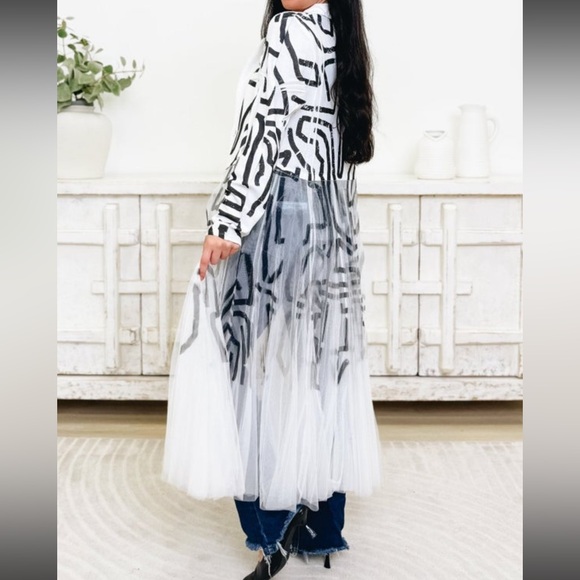 Origami Jackets & Blazers - NEW Origami Sheer Black & White Duster Large